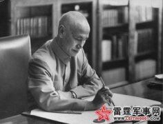 杨天石:蒋介石在大陆从鬼到人 在台湾从神变鬼